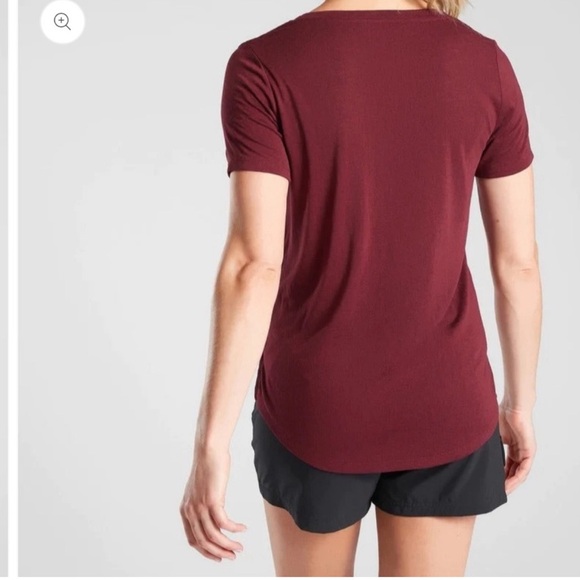 Athleta V-Neck Athletic Breezy Scoop T-Shirt in Burgandy Small - Picture 2 of 6